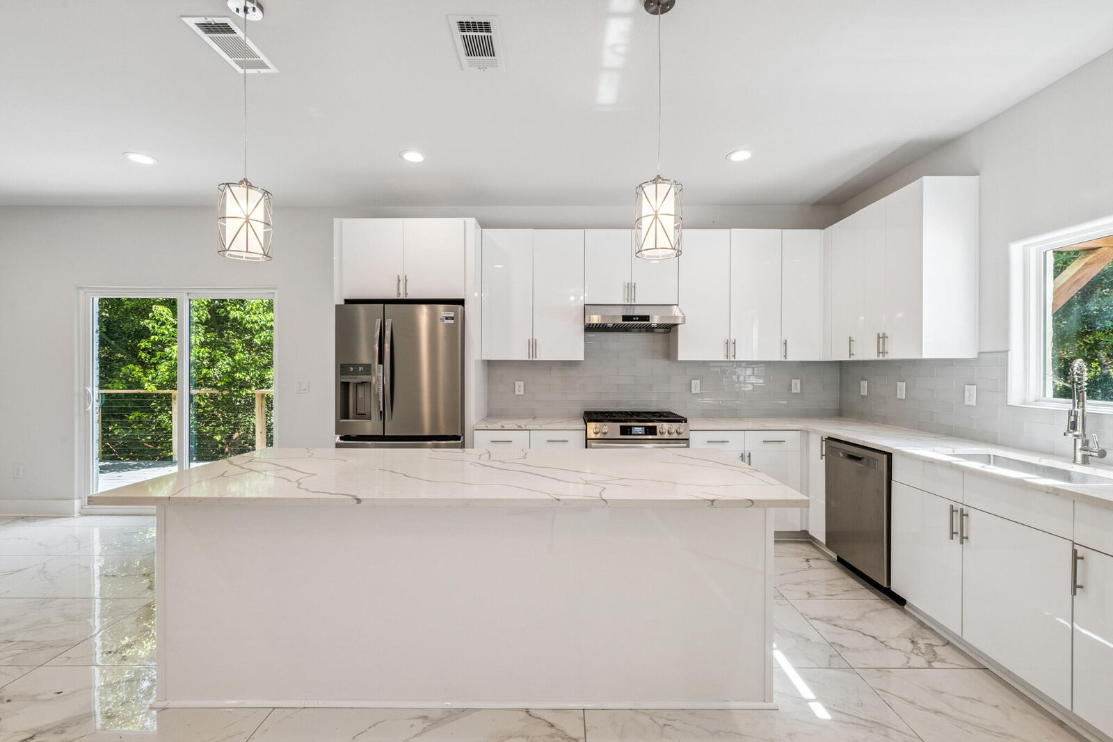 Property Photo:  410 Anchors Street  FL 32578 
