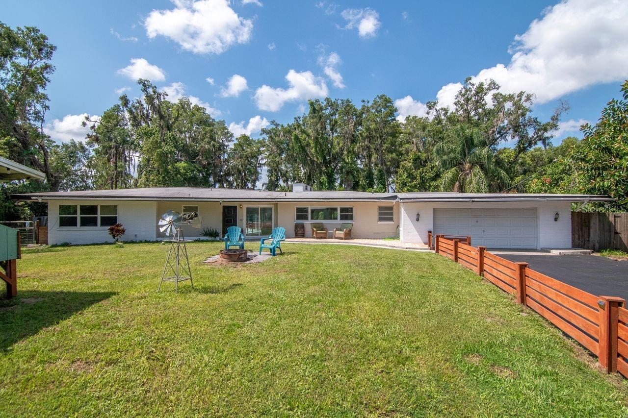 Property Photo: 9214 Rhea Drive FL 33556