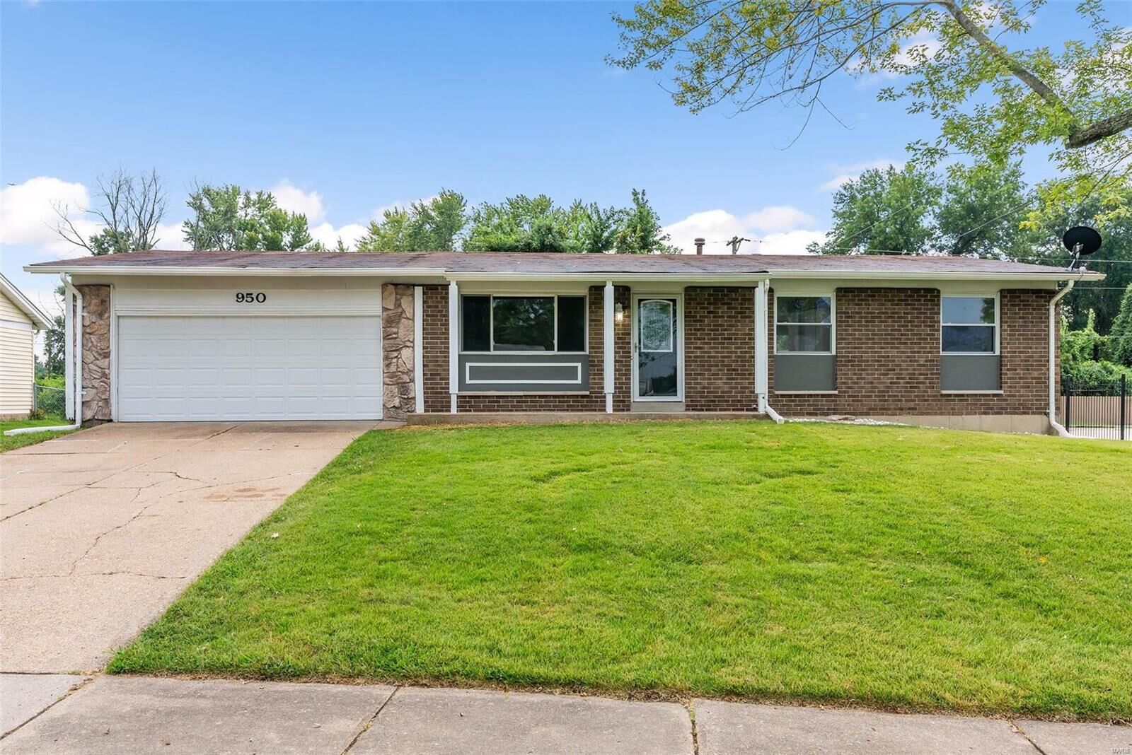 Property Photo:  950 Laredo Avenue  MO 63138