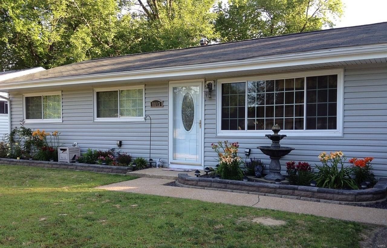 Property Photo: 8813 Parkdale Drive IL 62232