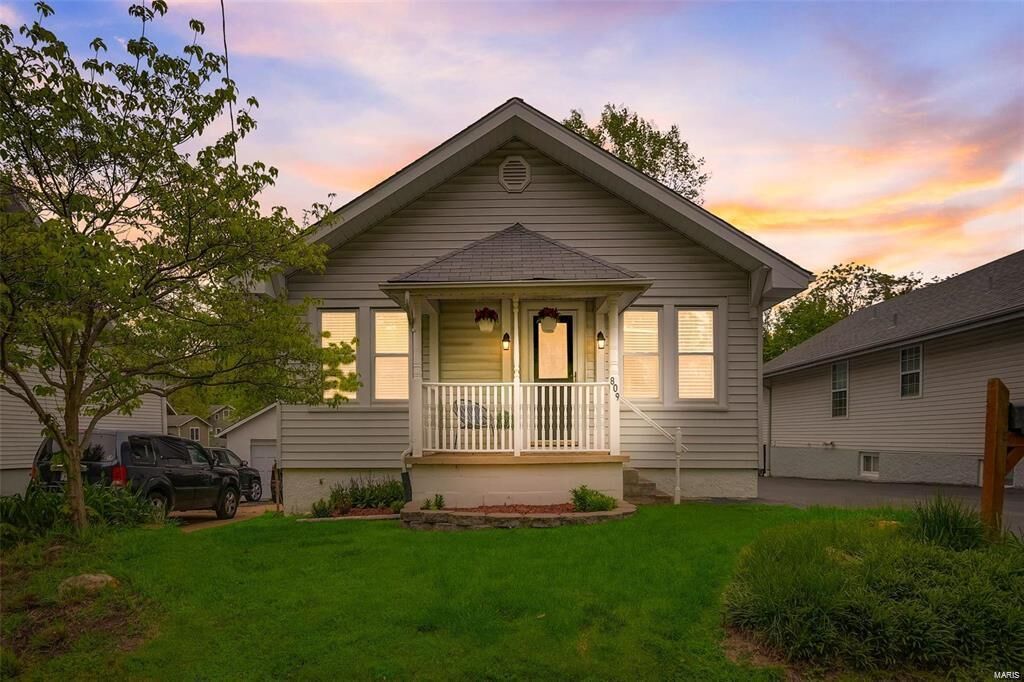 Property Photo: 809 E Essex Avenue MO 63122