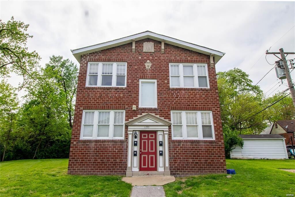Property Photo: 1195 Belrue Avenue 2S MO 63130