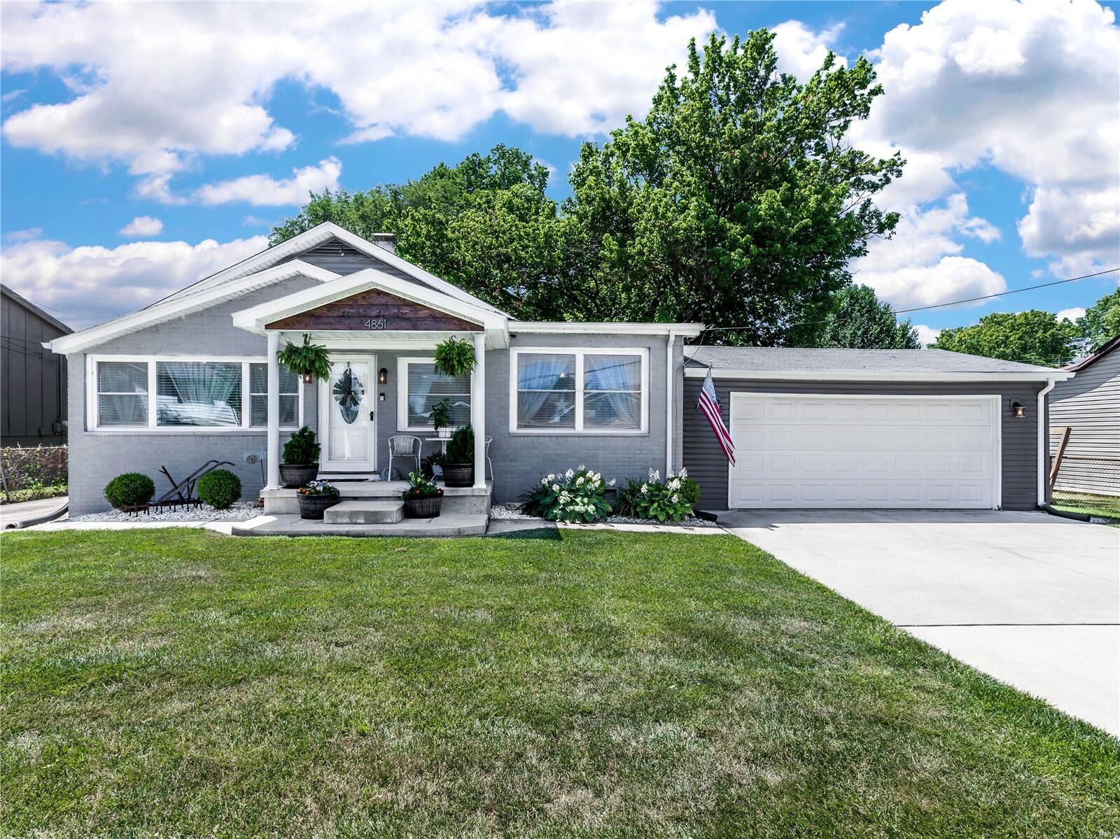 Property Photo:  4861 Warnock Ave  IL 62040 