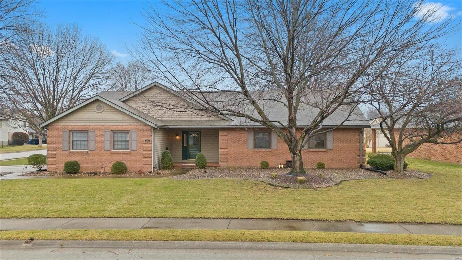 Property Photo: 200 Calais Court IL 62226
