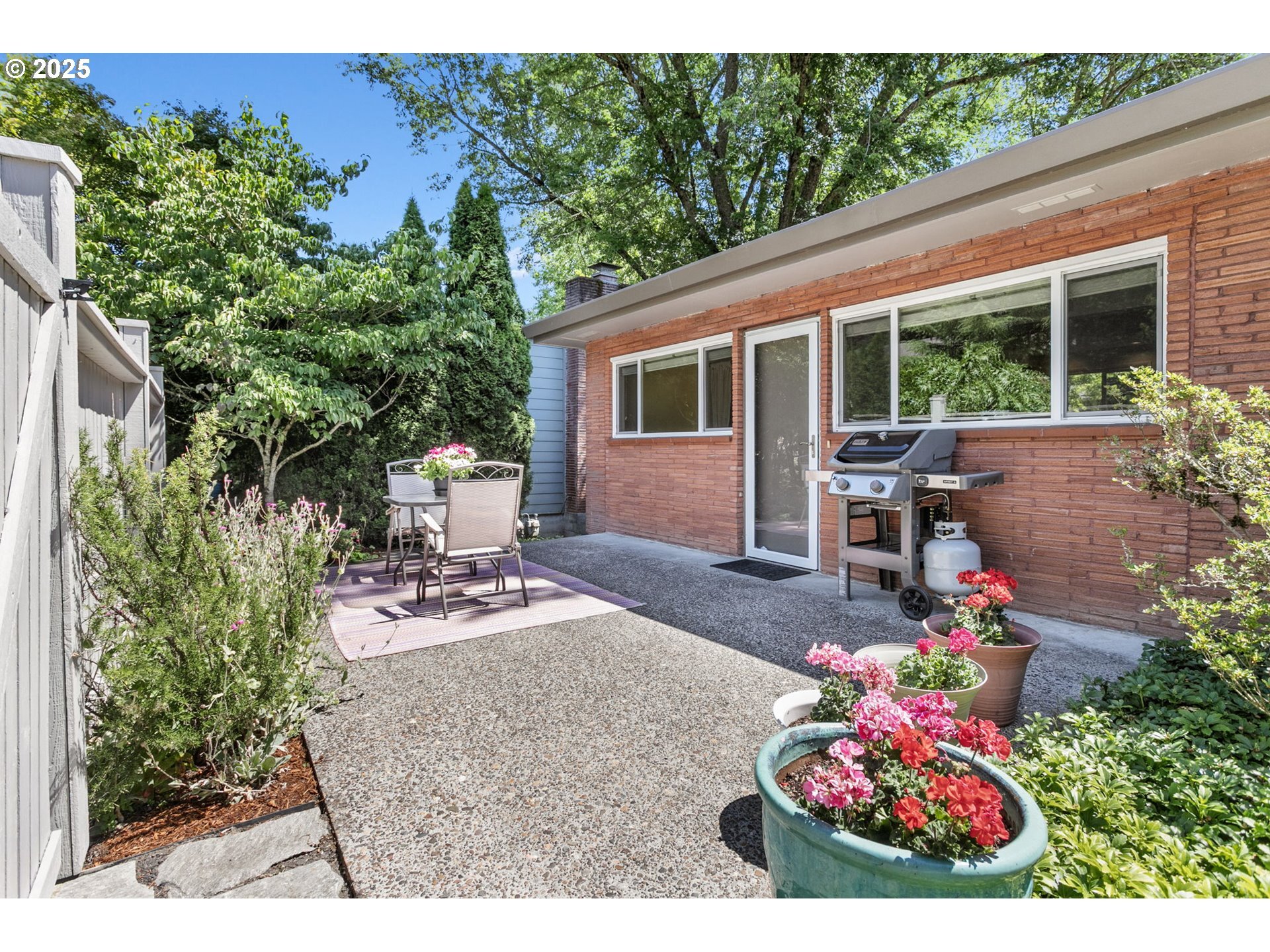 Property Photo: 4126 SW Idaho Ter OR 97221