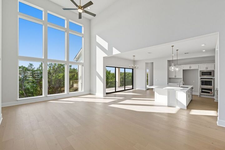 Property Photo: 915 Tomichi Bend TX 78738