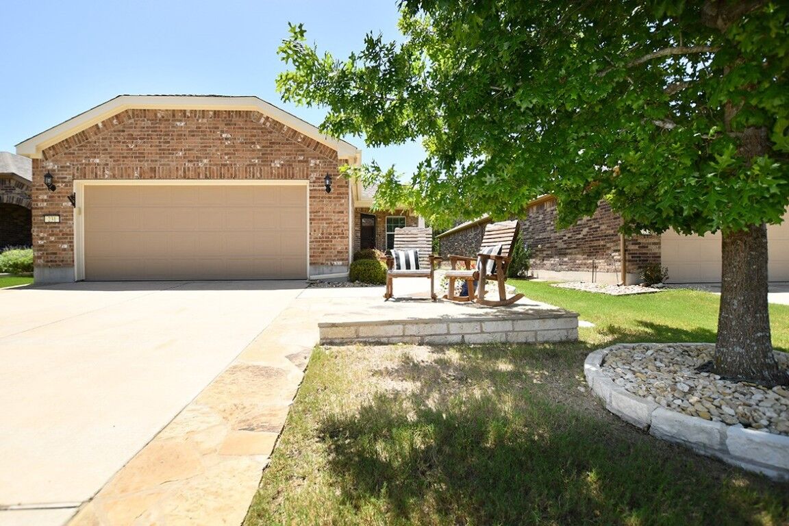 Property Photo: 231 Hobby Street TX 78633