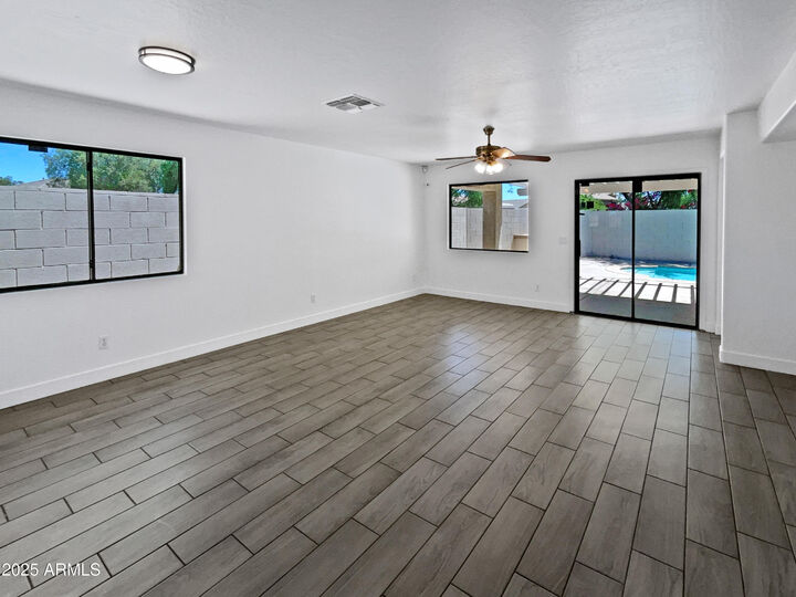 Property Photo: 323 E Senna Way AZ 85143