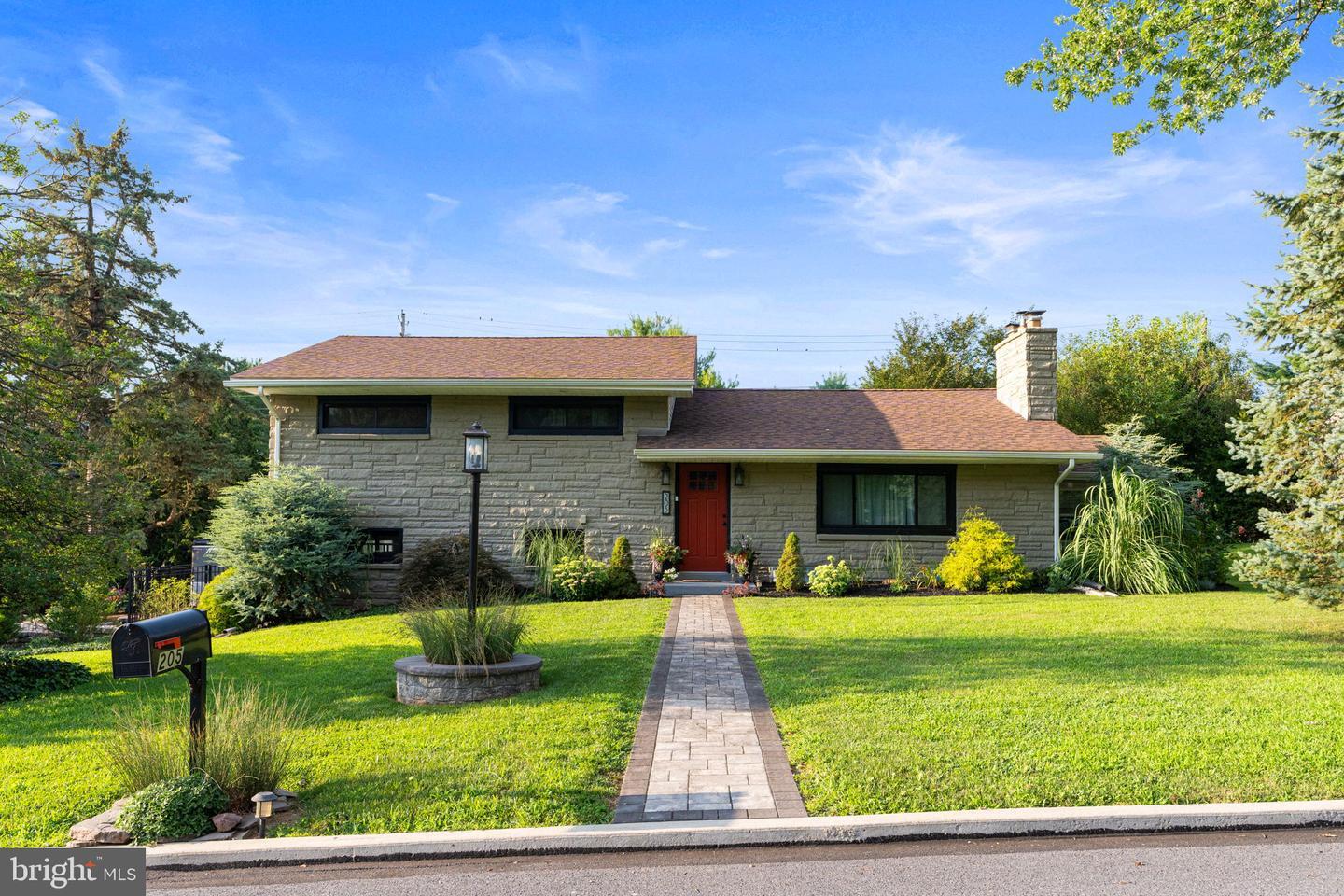 Property Photo: 205 E Glenn Road PA 17033