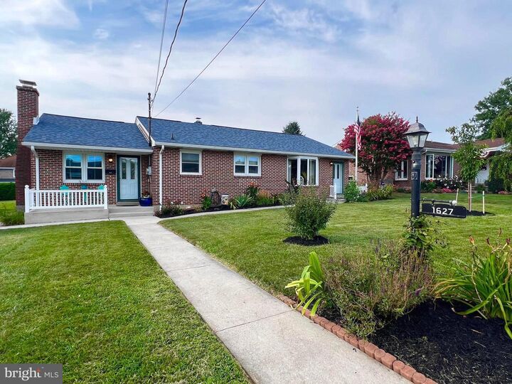 Property Photo: 1627 E Caracas Avenue PA 17033