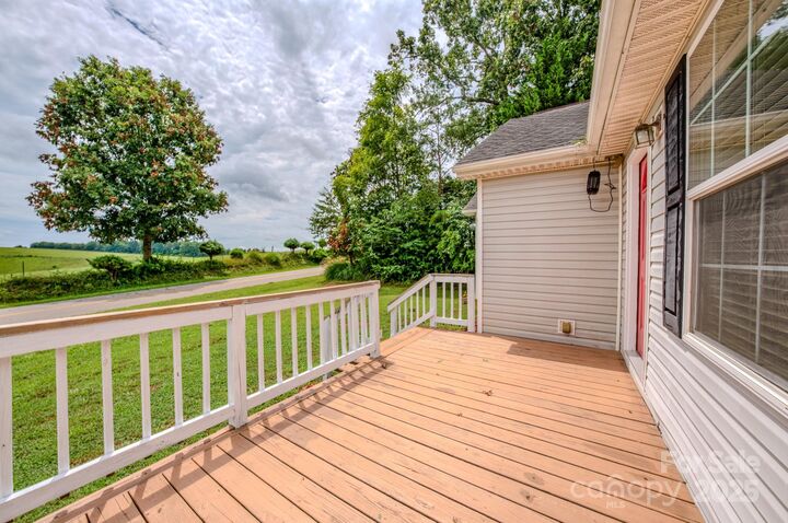 Property Photo: 2606 Bear Creek Road NC 28753