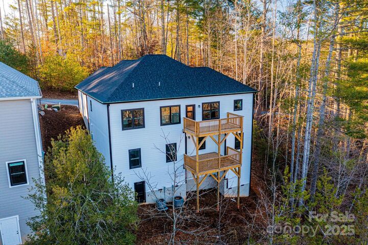 Property Photo: 518 Park Way NE NC 28645