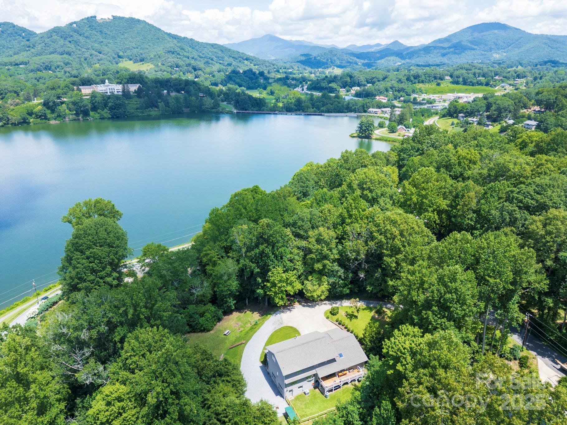 Property Photo: 200 Crescent Drive 128 NC 28745