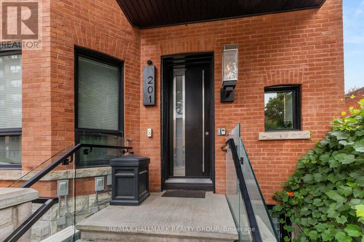 Property Photo:  201 Maclaren Street 1  ON K2P 0L4 