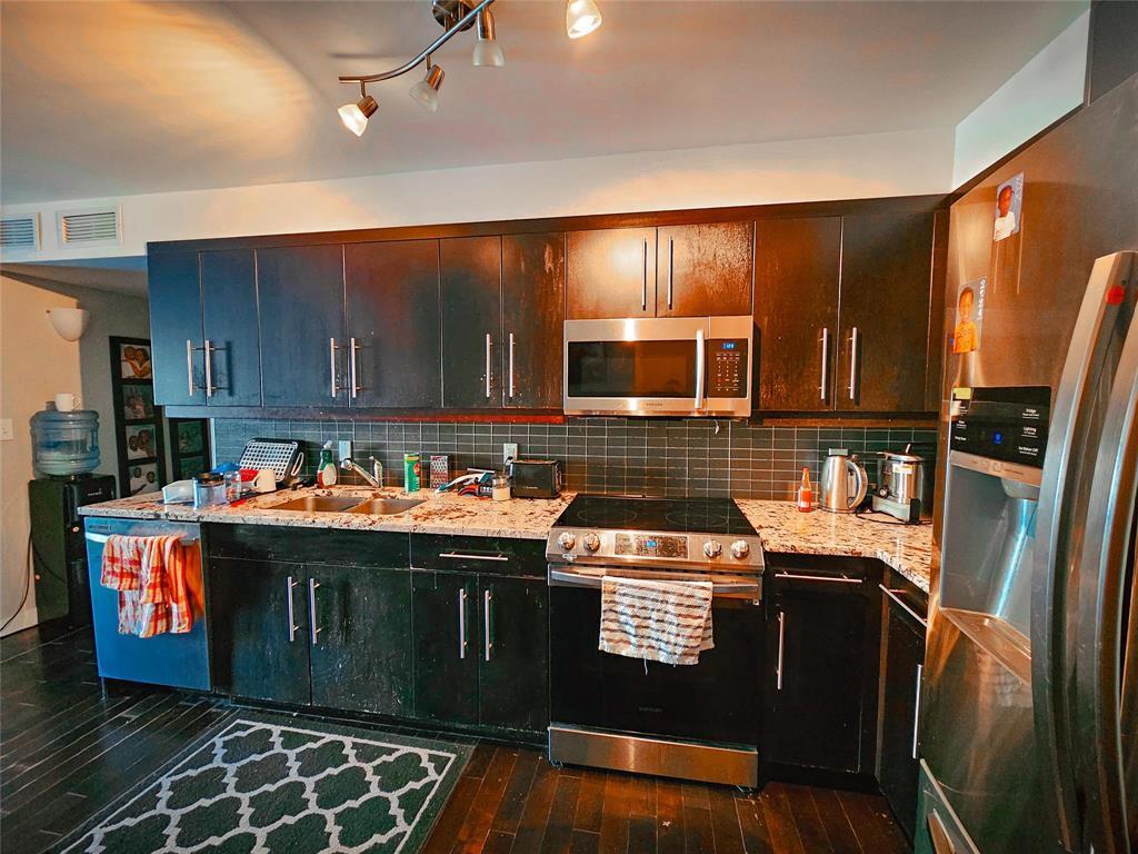 Property Photo: 235 Bridgeland Drive MB R3Y 0T7