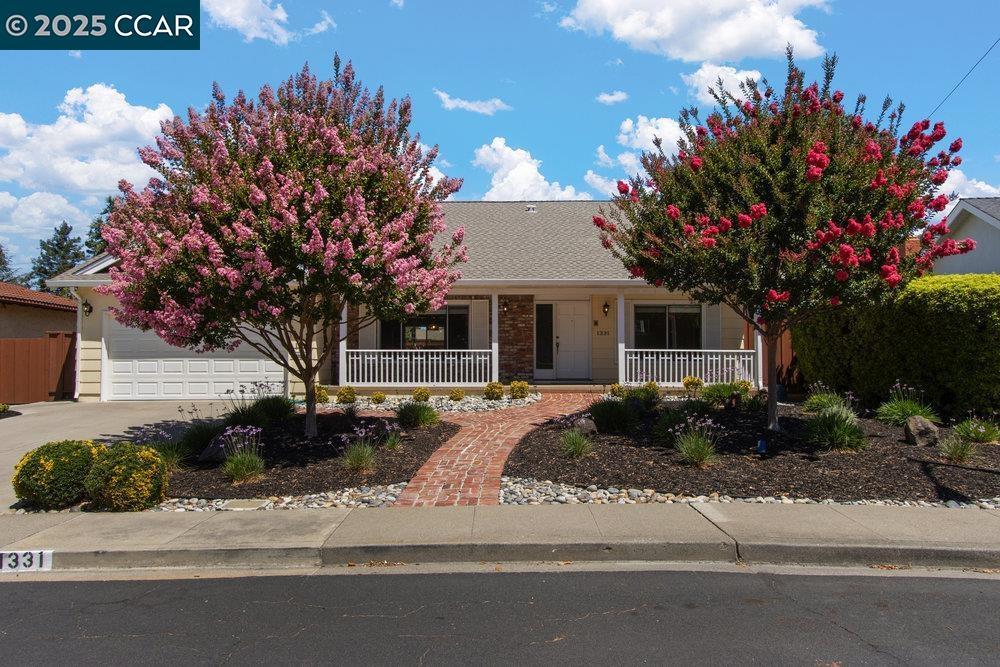 Property Photo: 1331 Edinburgh Ct CA 94518