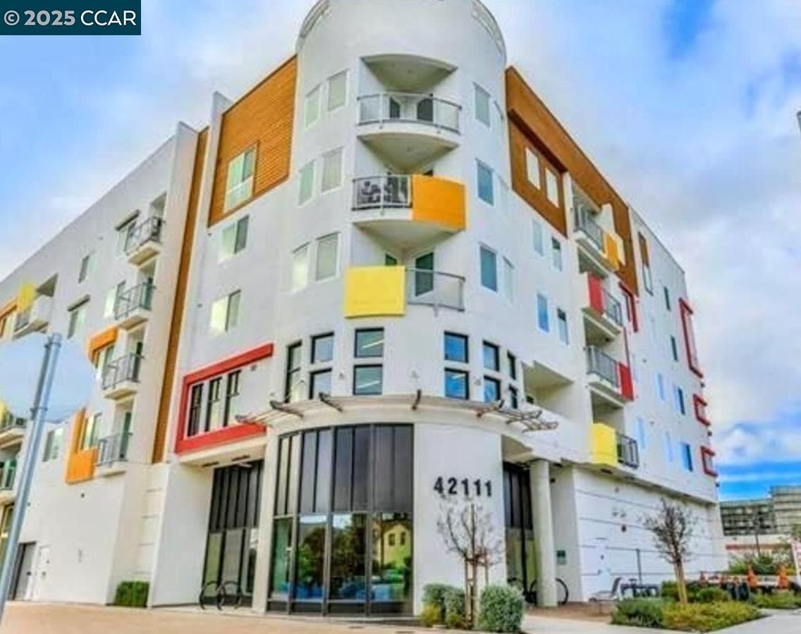 Property Photo: 42111 Osgood Rd 401 CA 94539