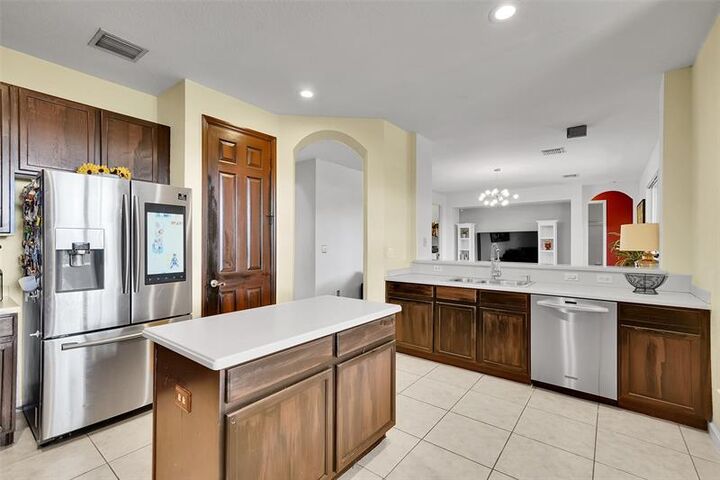 Property Photo: 4100 E Gardenia Ave FL 33332