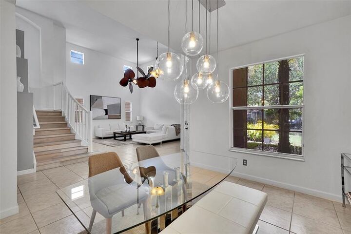 Property Photo: 4100 E Gardenia Ave FL 33332