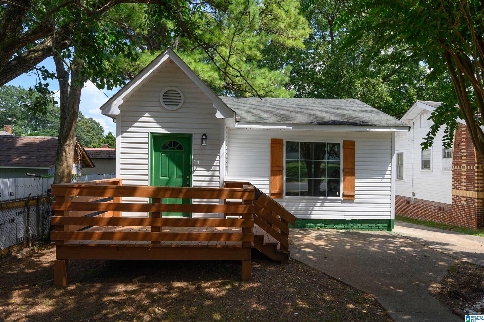 Property Photo:  727 Clarendon Avenue  AL 35020 