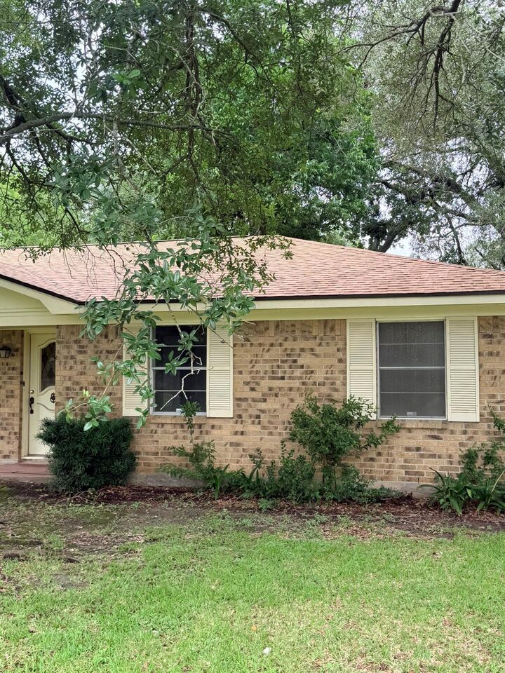 Property Photo:  708 1st Street  TX 77665 