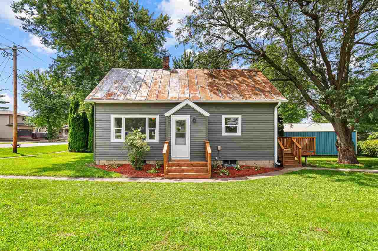 Property Photo: 133 E 5th St IA 52333