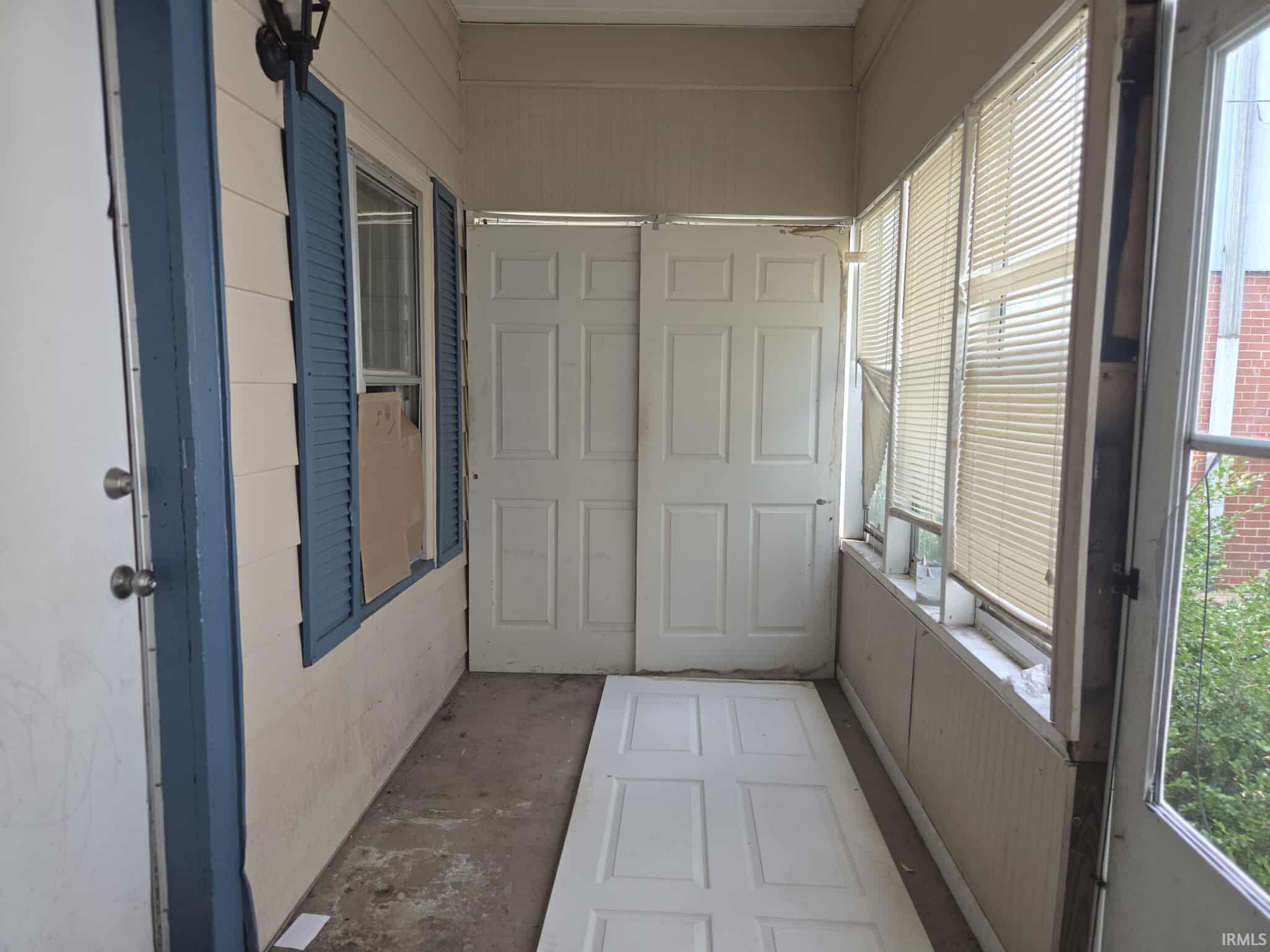 Property Photo:  915 N Evans Street  IN 47711 