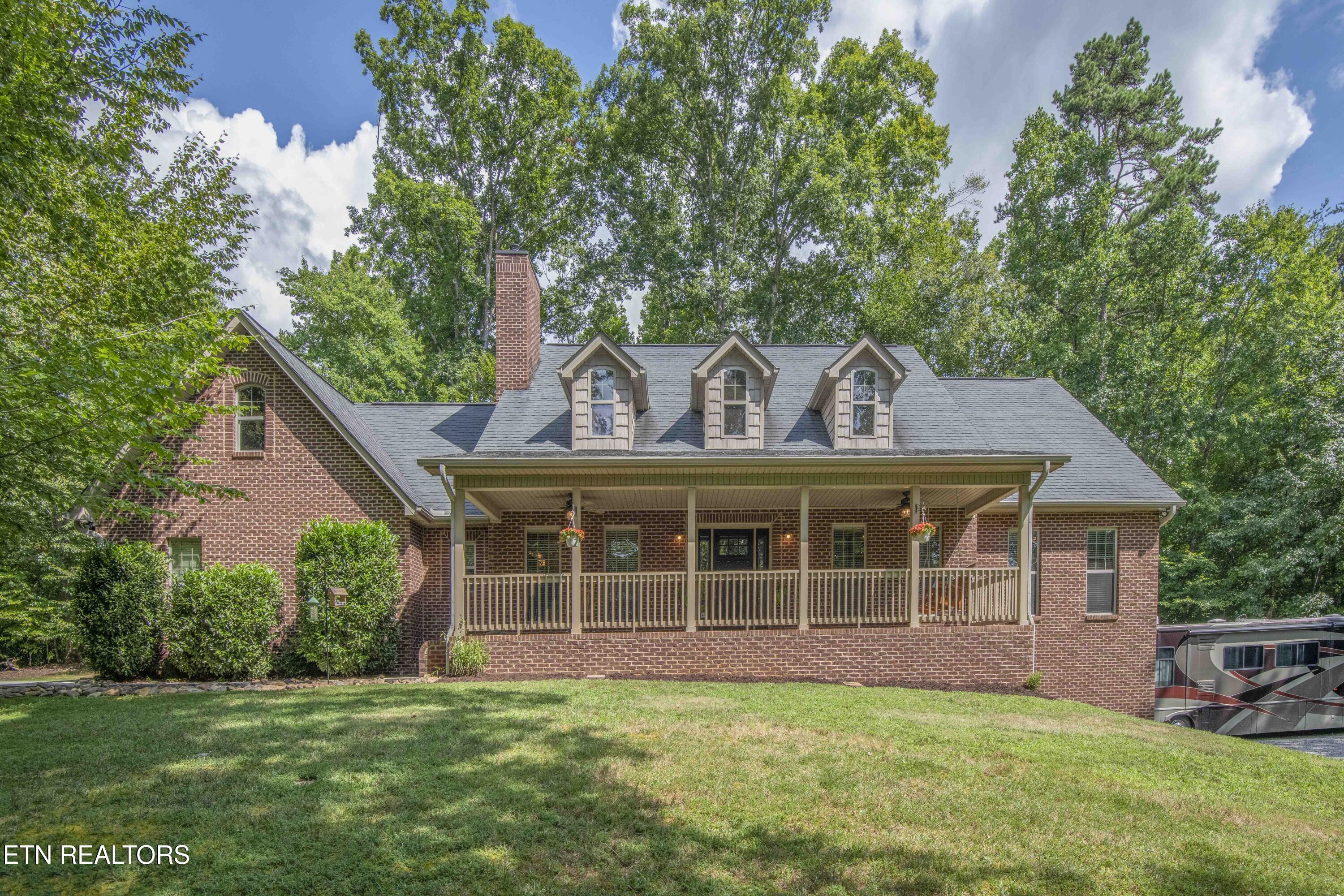 Property Photo: 9915 Smoky Row Rd TN 37871