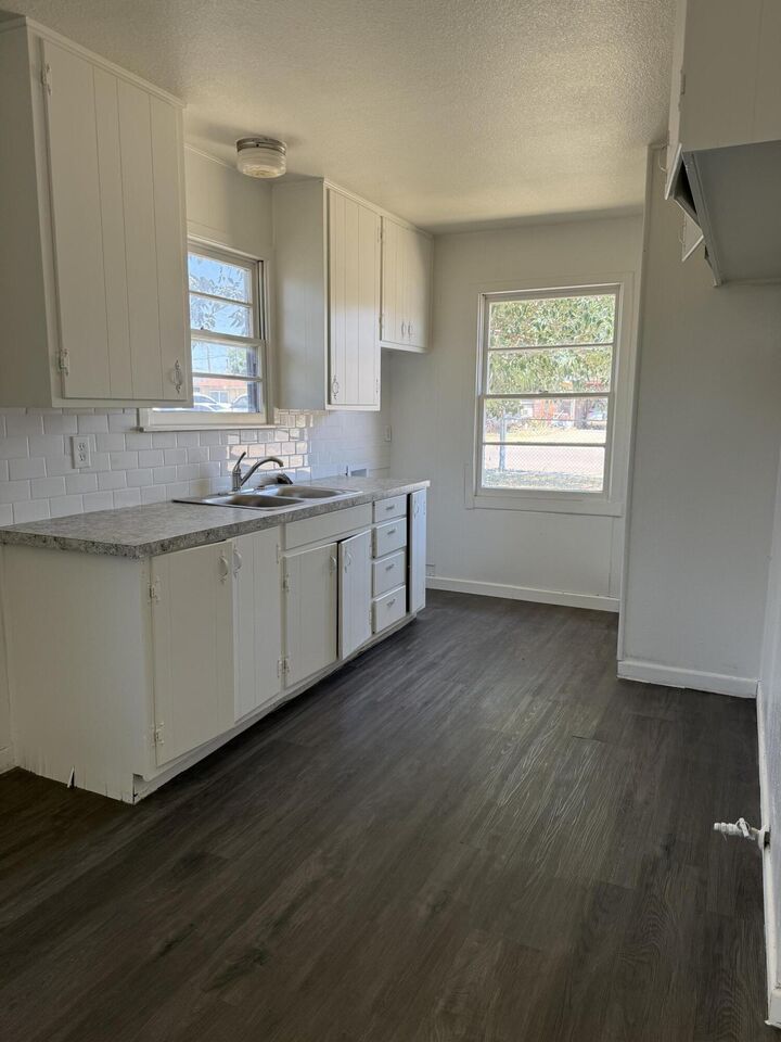 Property Photo:  2716 E 9th Street  TX 79403 