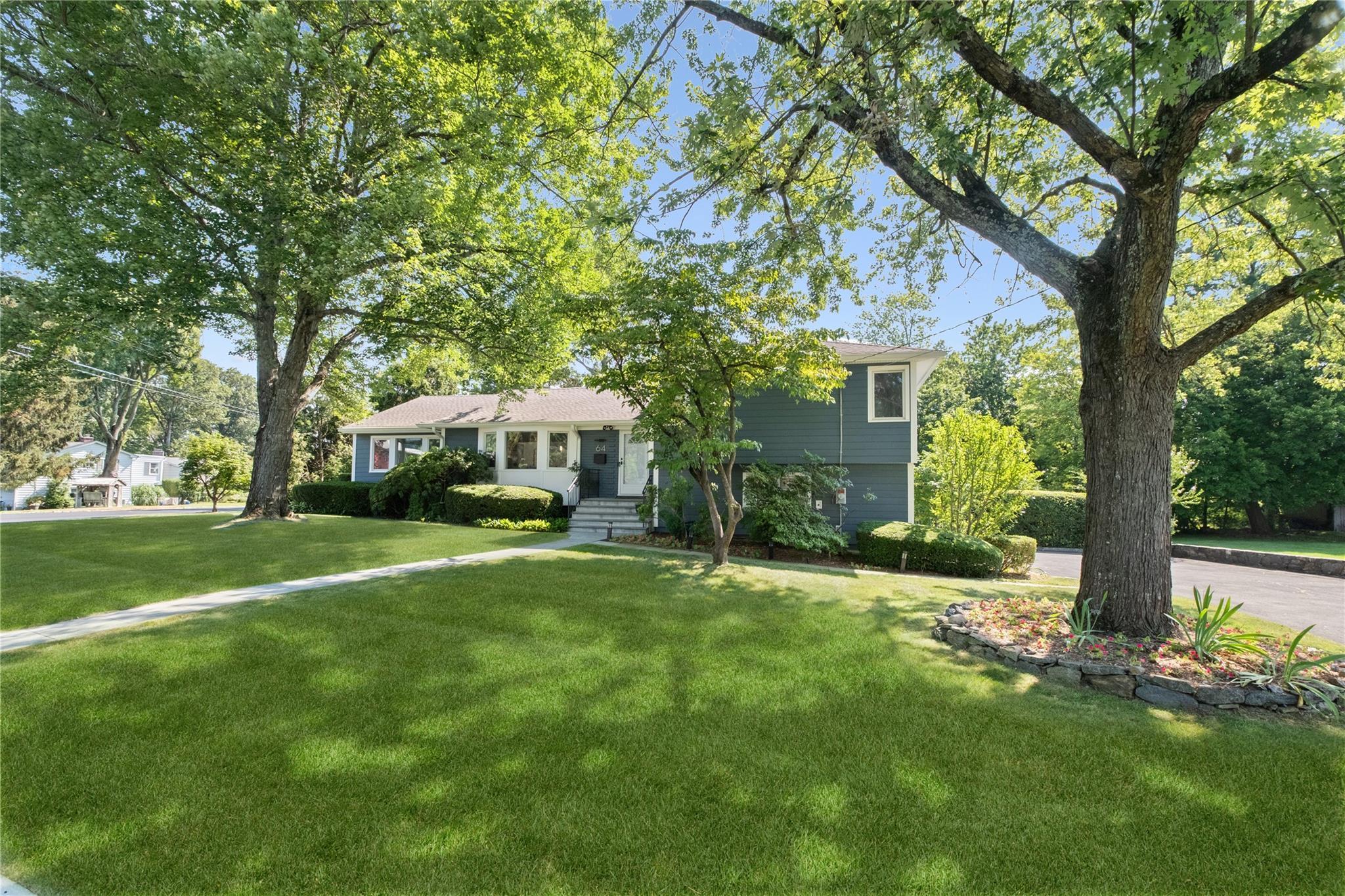 Property Photo:  64 Richbell Road  NY 10605 