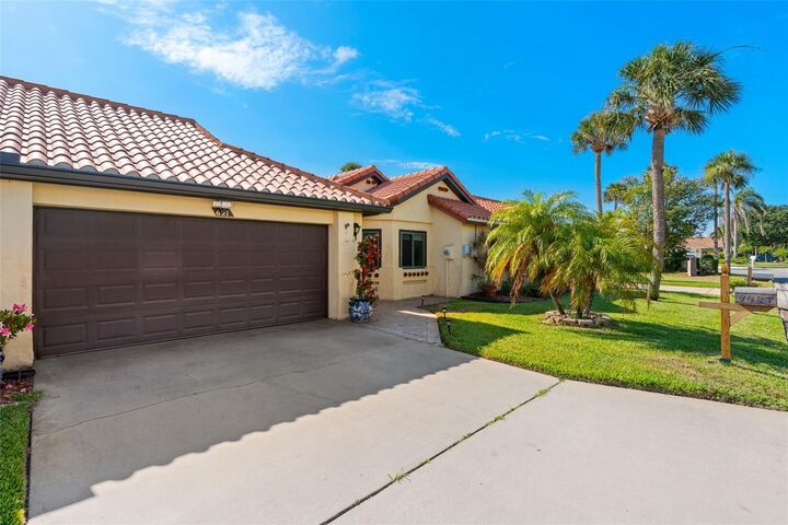 Property Photo: 621 Manatee FL 32937