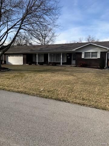 Property Photo:  405 Laurel Drive  IL 62298 