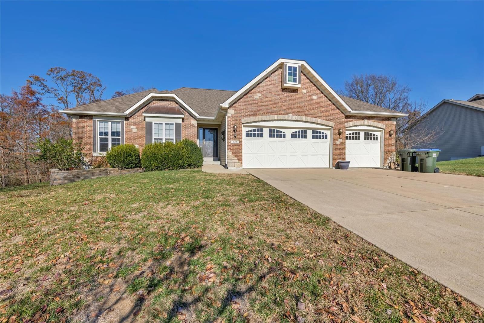 Property Photo: 825 Briar Lake Place IL 62236