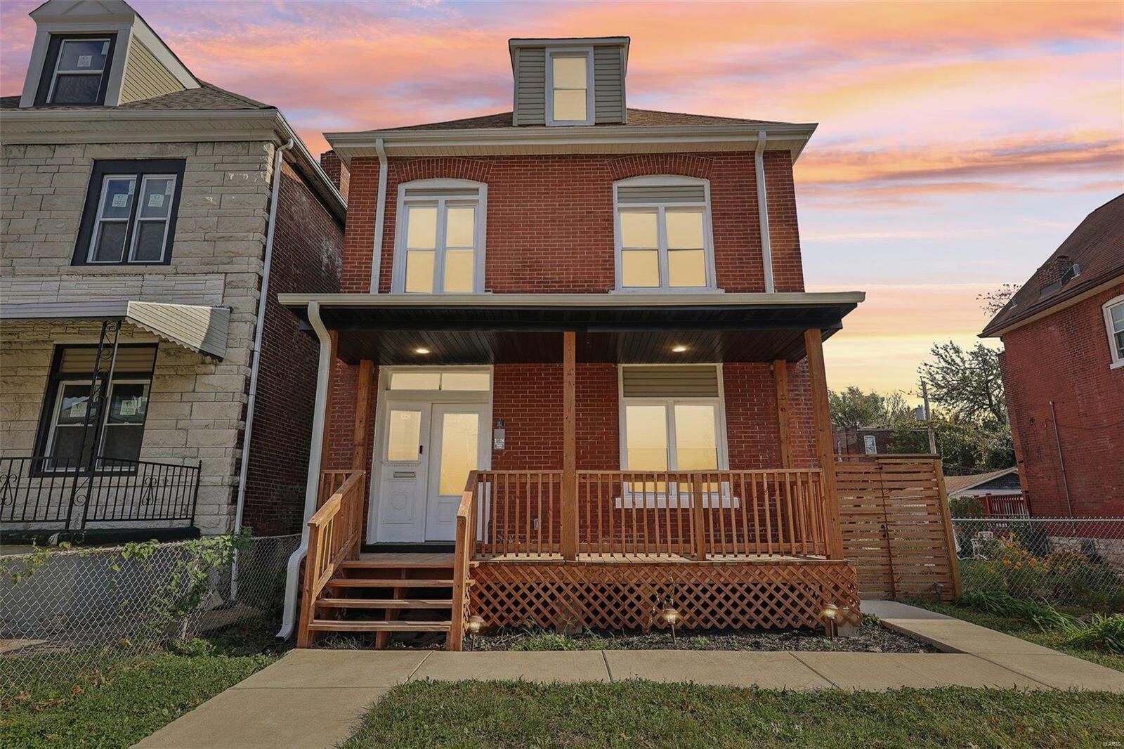 Property Photo: 1226 Temple Place MO 63112