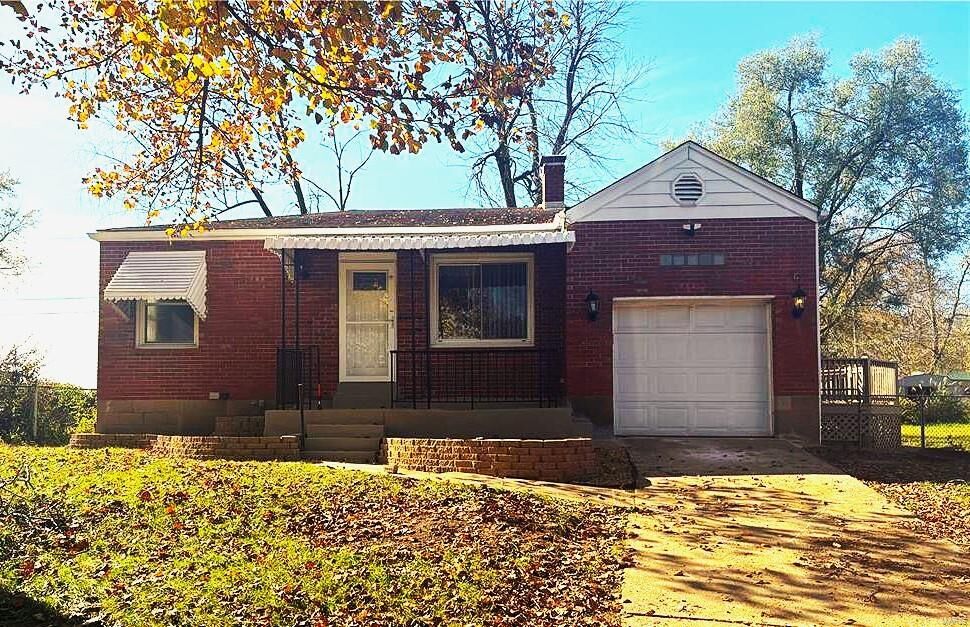 Property Photo: 2114 Greenbrook Drive MO 63136