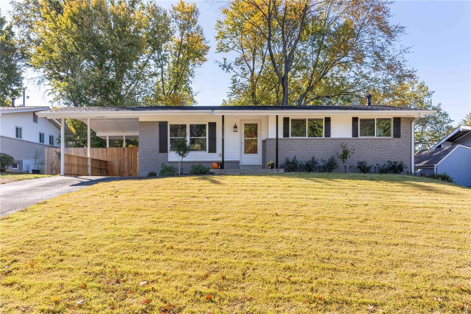 Property Photo: 11152 Port Royal Drive MO 63146