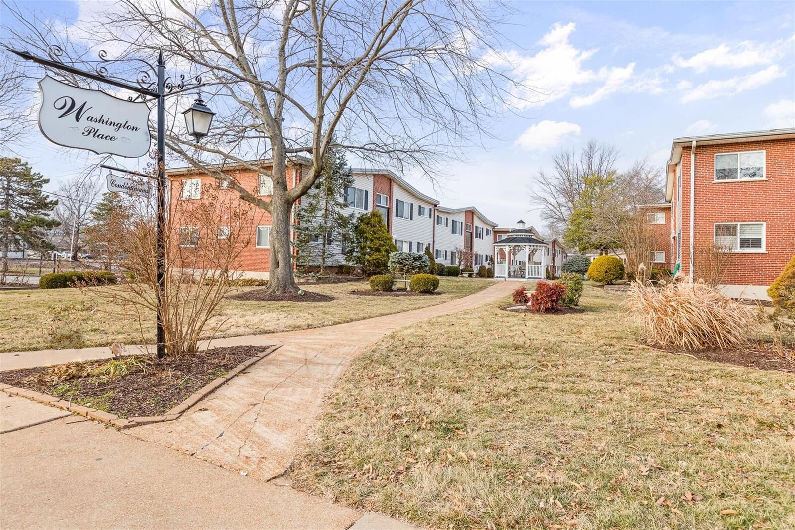 Property Photo: 113 E Washington Avenue 2N MO 63122