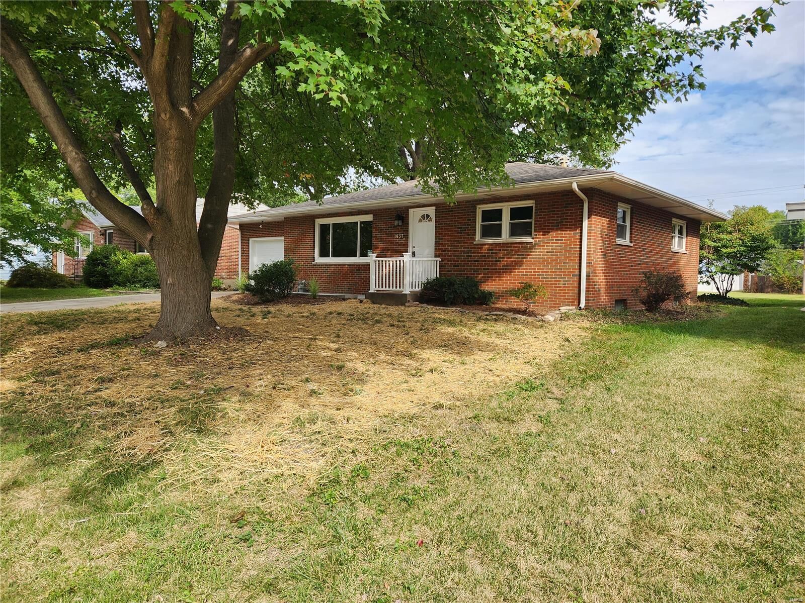 Property Photo:  1637 Lindell Boulevard  IL 62040