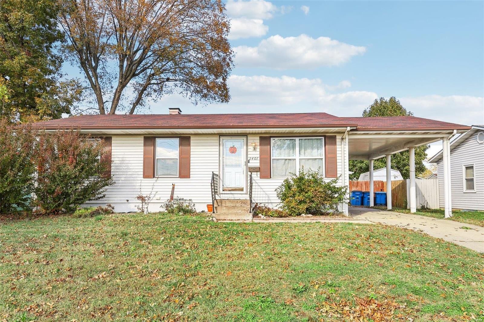 Property Photo: 2407 Terminal Avenue IL 62040