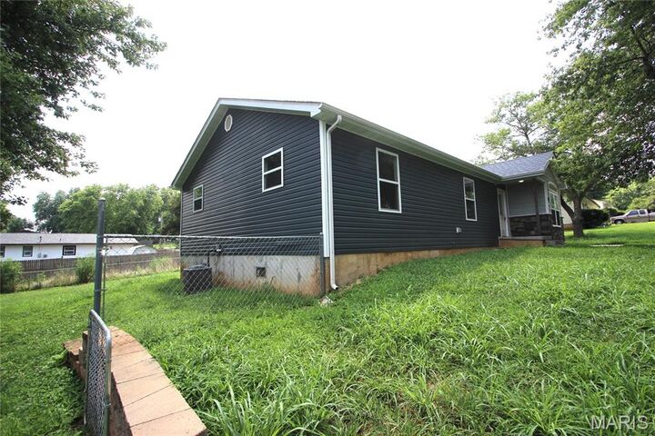 Property Photo: 202 Yale Street MO 63628