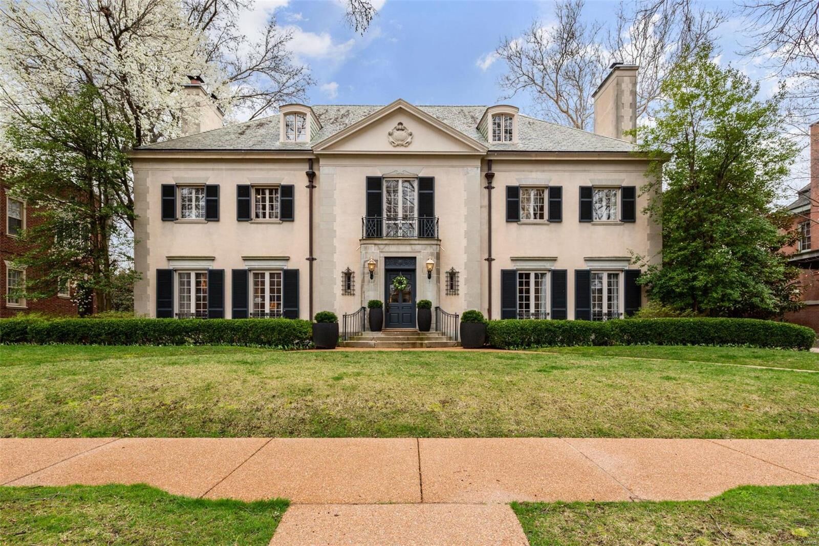Property Photo: 22 Portland Place MO 63108
