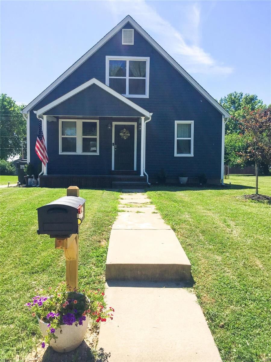 Property Photo:  411 N Moore  IL 62298 