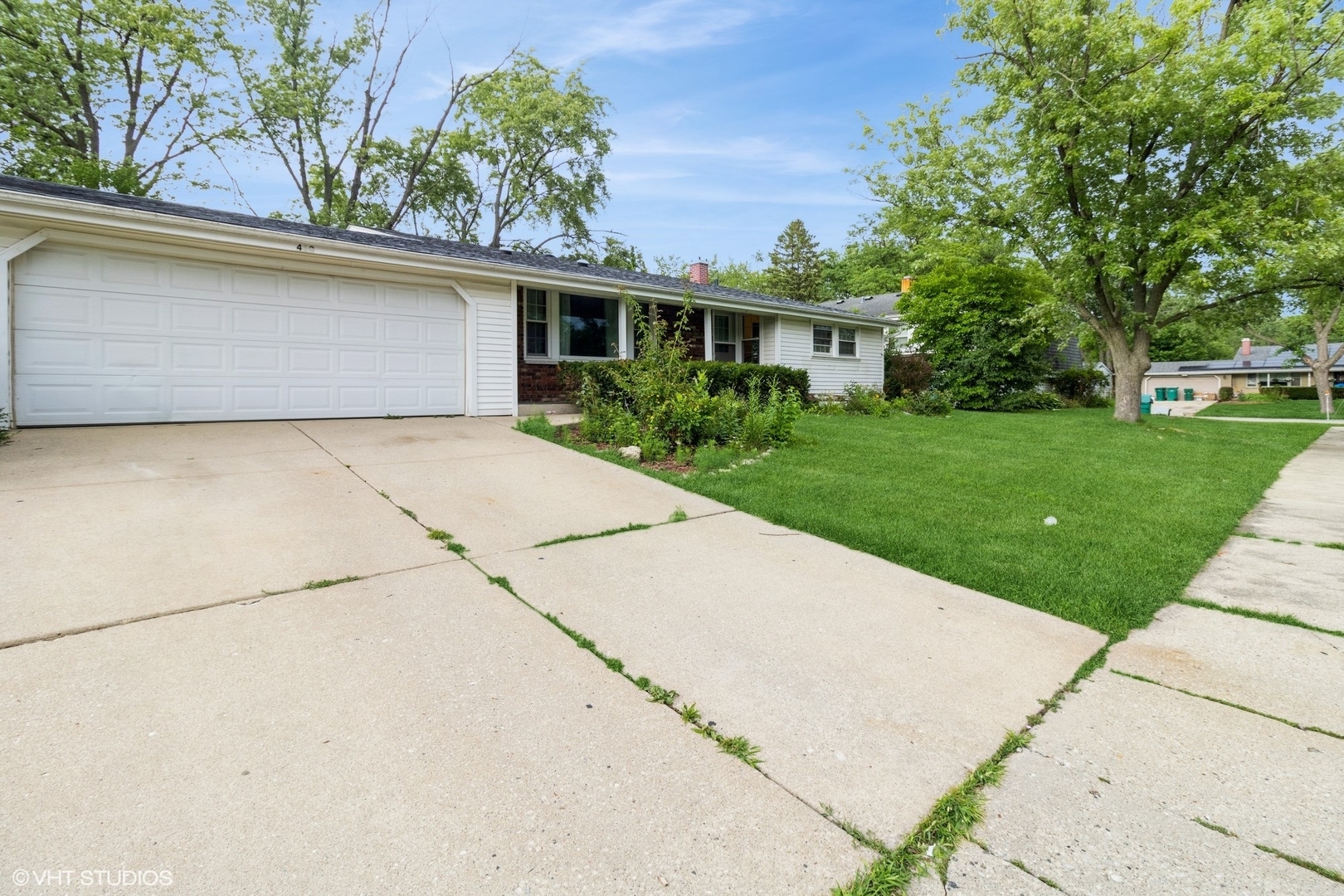 Property Photo:  410 Chatham Circle  IL 60089 