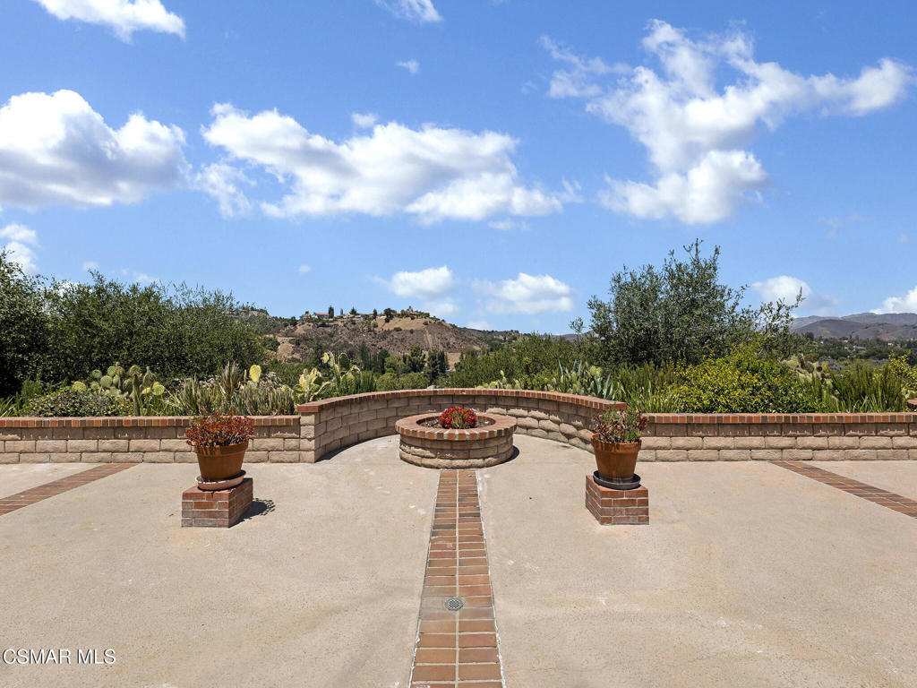 Property Photo:  2031 Channelford Road  CA 91361 