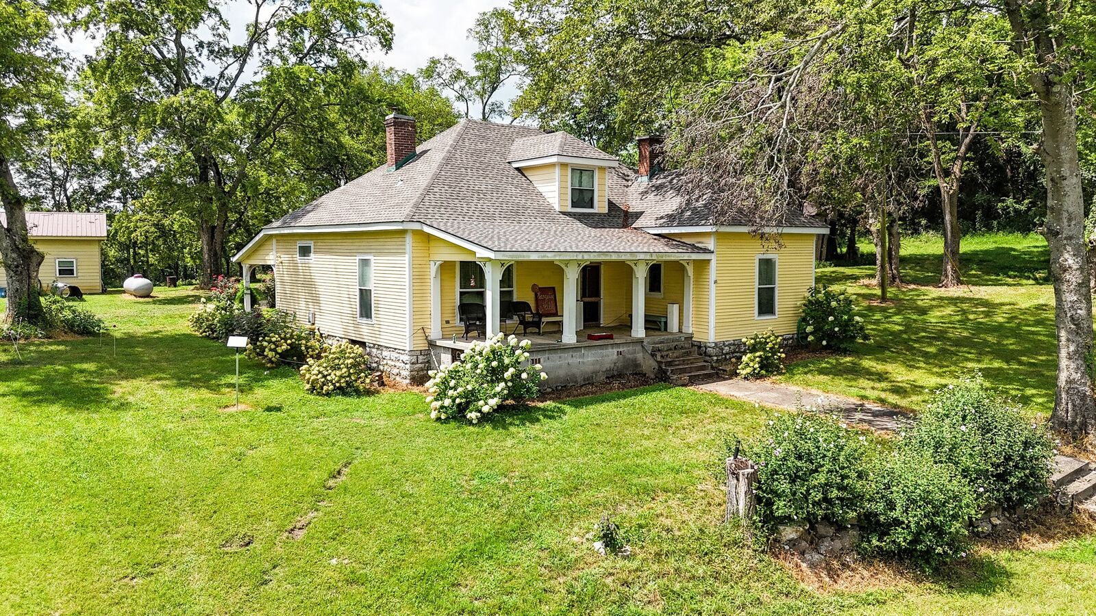 Property Photo: 2640 Highway 82 E TN 37020