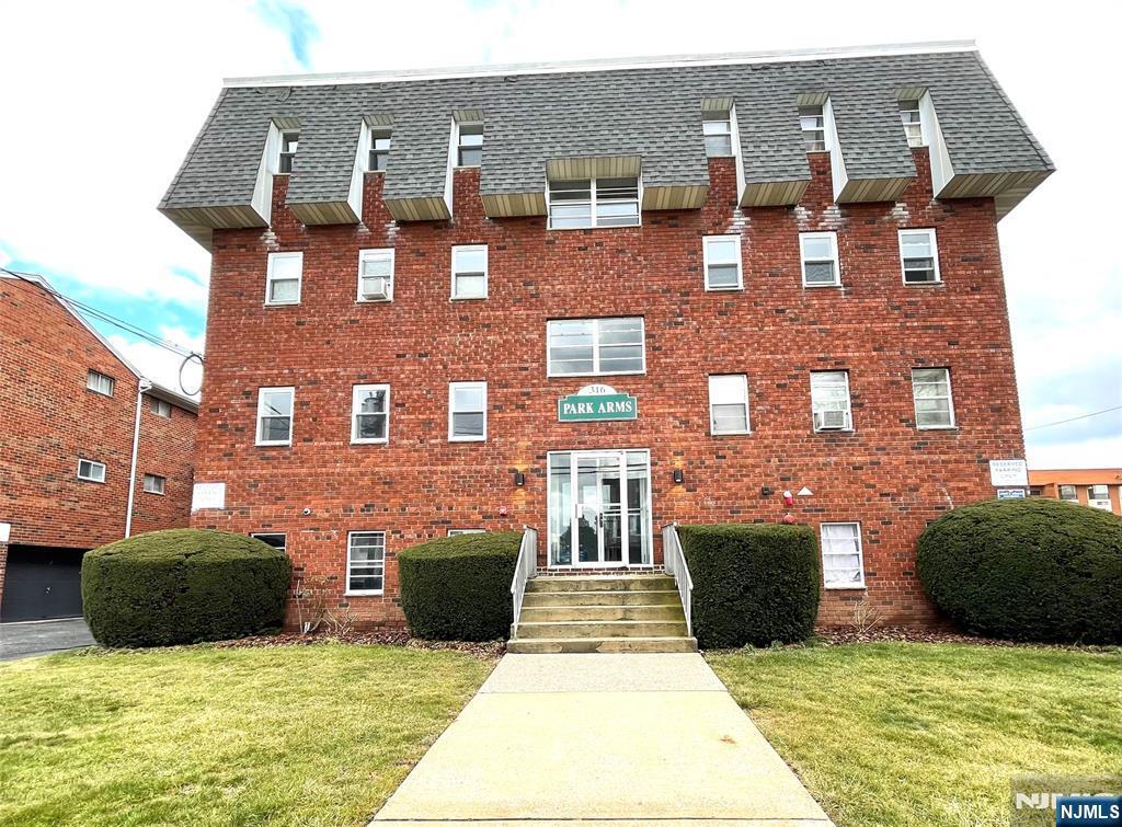 Property Photo:  316 Park Street 2A  NJ 07601 