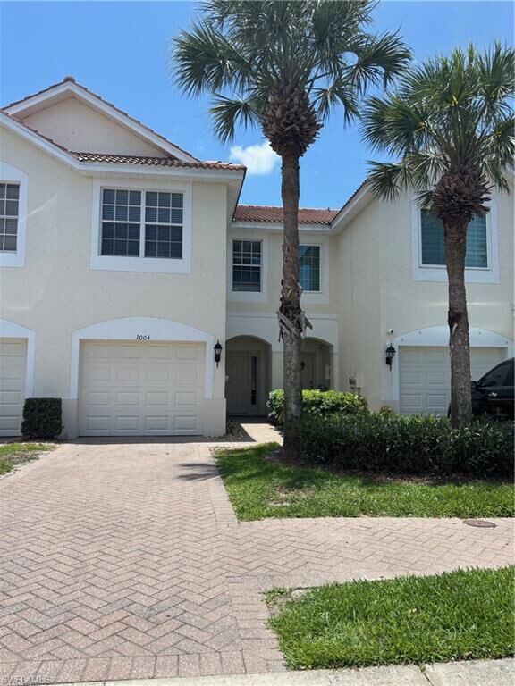 Property Photo:  1004 Hampton Cir  FL 34105 