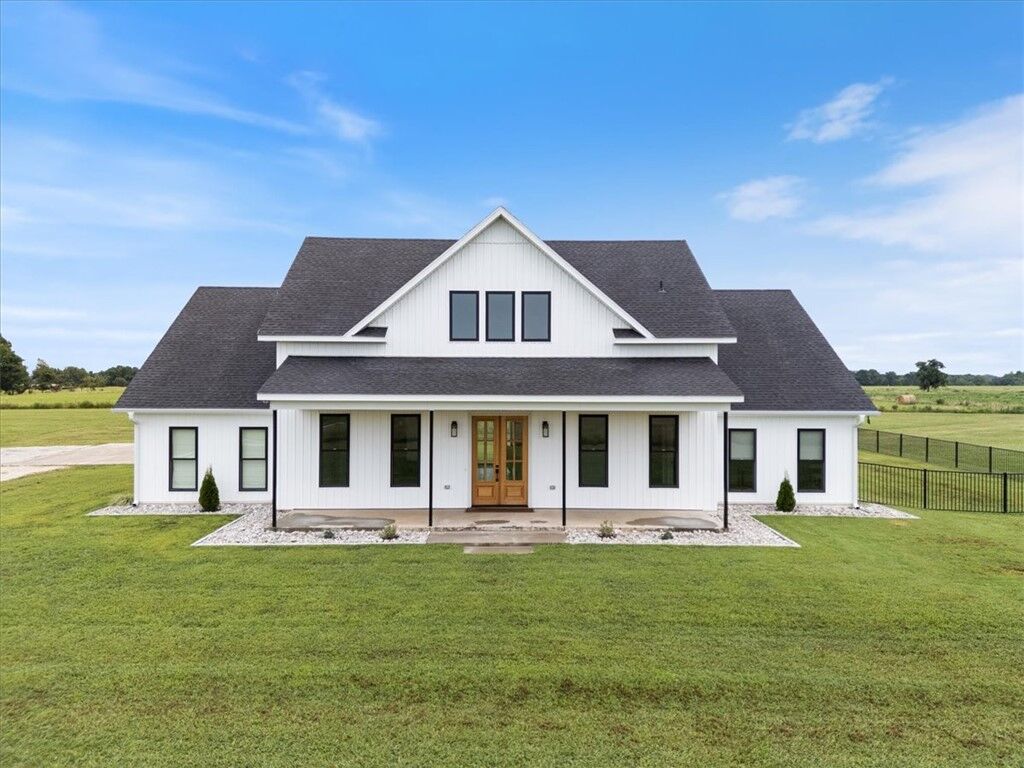 Property Photo: 16032 Russell Yeates Road AR 72751