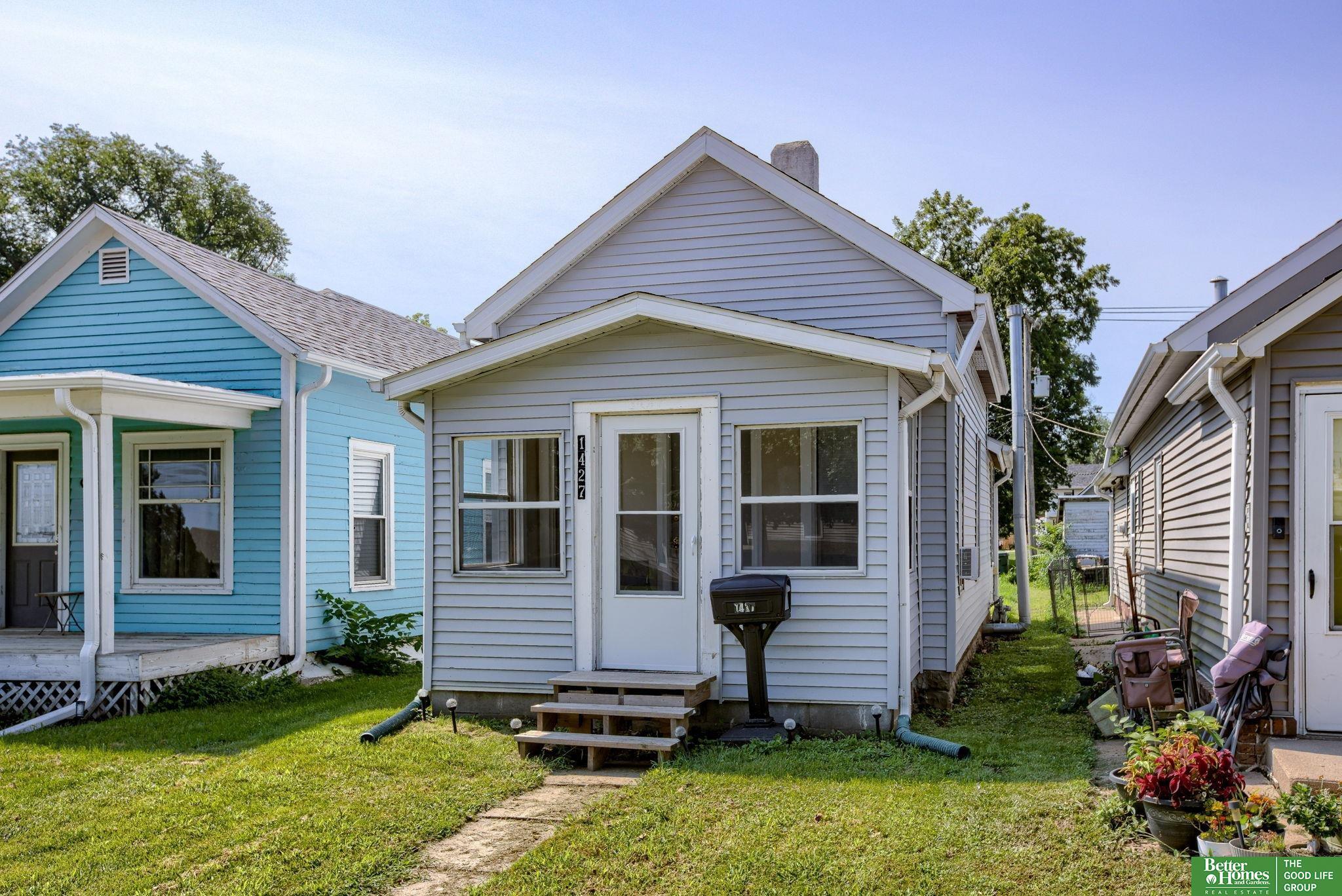 Property Photo:  1427 Lincoln Street  NE 68008 