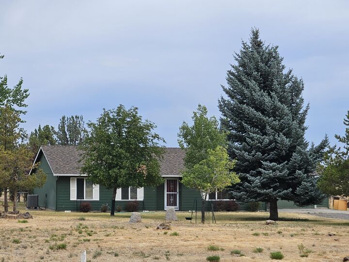 4477 NE Walnut Avenue  Redmond OR 97756 photo
